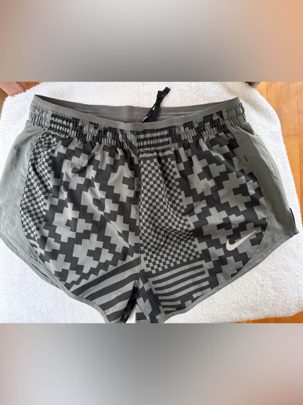 Nike Tempo Luxe Runway Women's Running Shorts Size Small Black Gray CJ1890-068